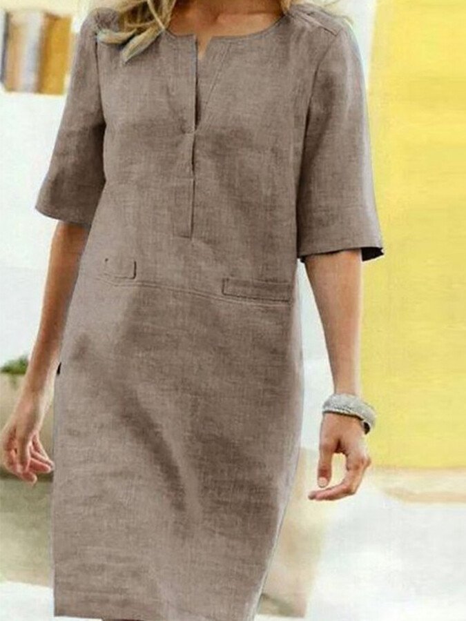Robe d'été femme en coton et lin, design simple et élégant, couleur bleu ciel, idéale pour journées ensoleillées.