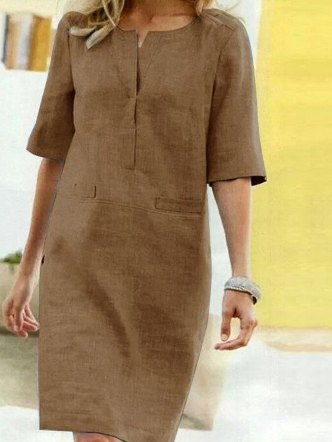Robe d'été femme en coton et lin, design simple et élégant, couleur bleu ciel, idéale pour journées ensoleillées.