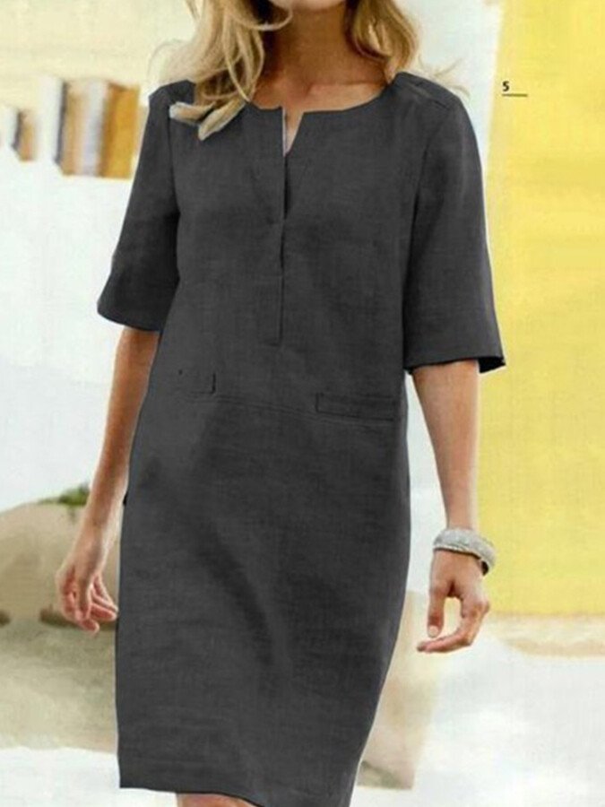 Robe d'été femme en coton et lin, design simple et élégant, couleur bleu ciel, idéale pour journées ensoleillées.