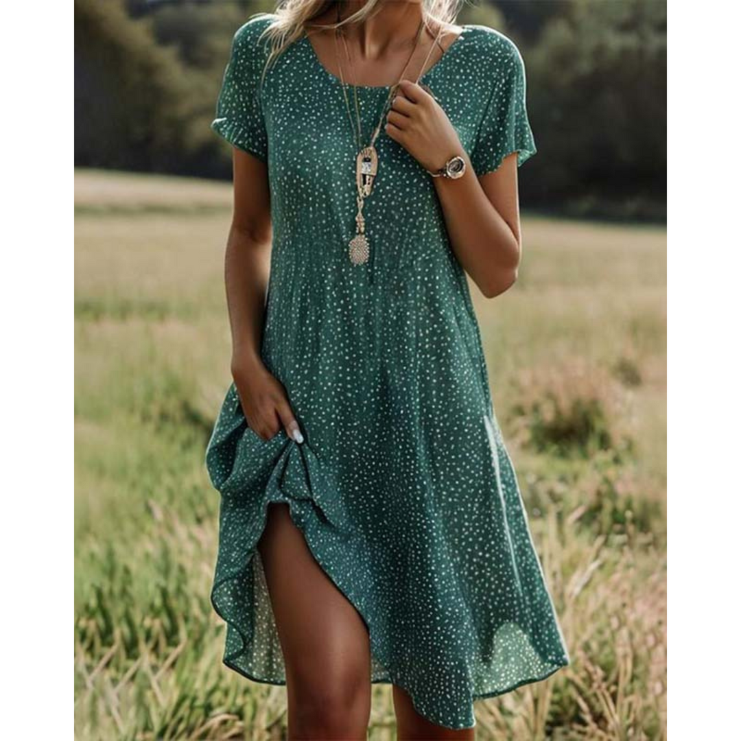 Robe d'été femme fluide avec imprimé lumineux, coupe aérienne, idéale pour l'été, élégante et confortable.