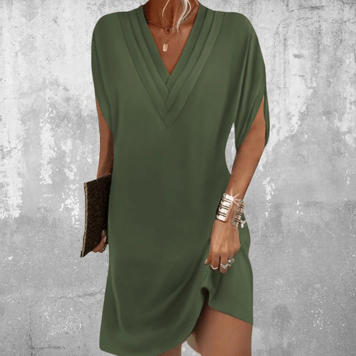 "Robe d'été femme noire Brina avec col en V et manches fendues, élégante et chic pour look estival décontracté"
