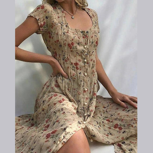 "Robe d'été fleurie Elvira élégante et aérienne, imprimé floral charmant, coupe fluide et flatteuse idéale pour l'été."