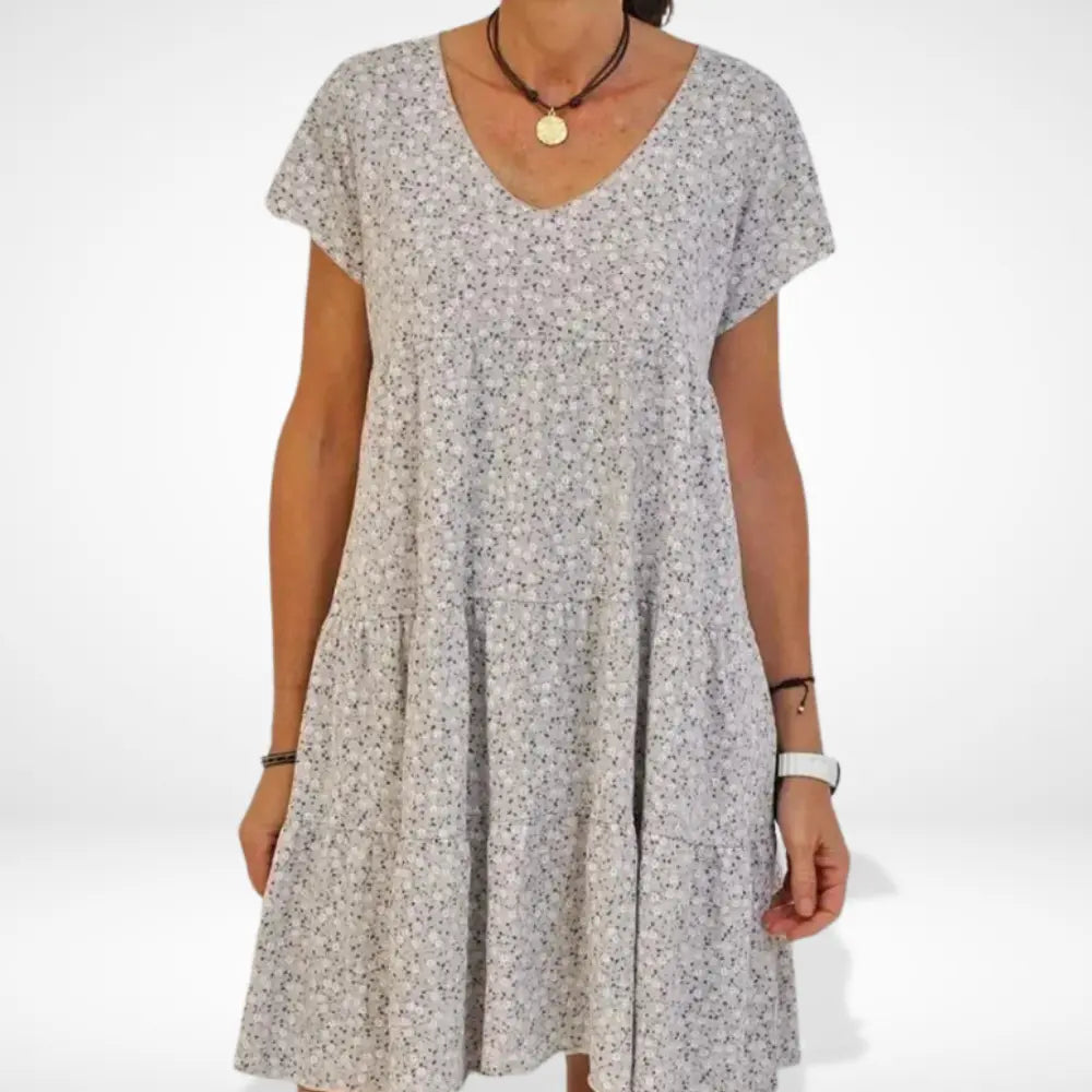 "Robe d'été fluide à motif fleuri contrasté, manches 3/4, couleurs vibrantes pour femme, coupe aérienne, mode estivale."