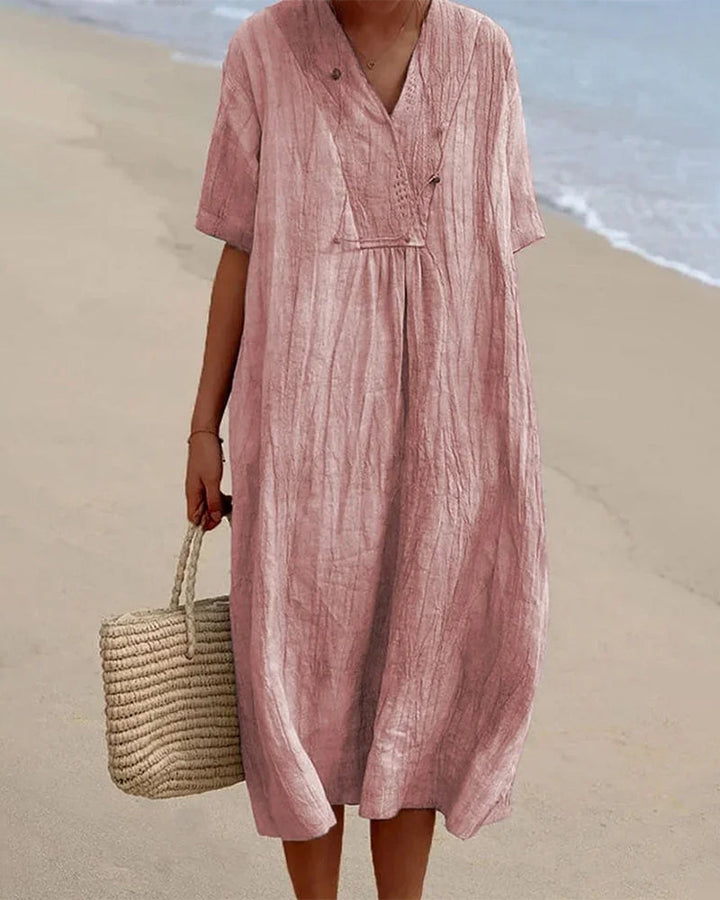"Robe d'été fluide et élégante Johanna, en tissu léger, idéale pour un look féminin sous le soleil."