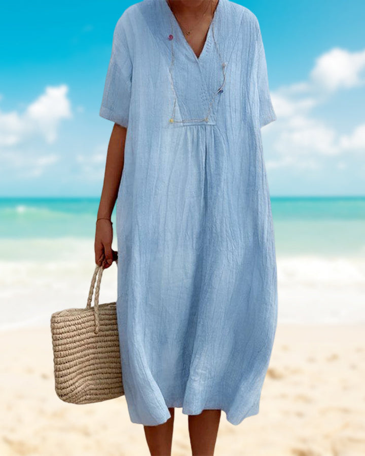 "Robe d'été fluide et élégante Johanna, en tissu léger, idéale pour un look féminin sous le soleil."