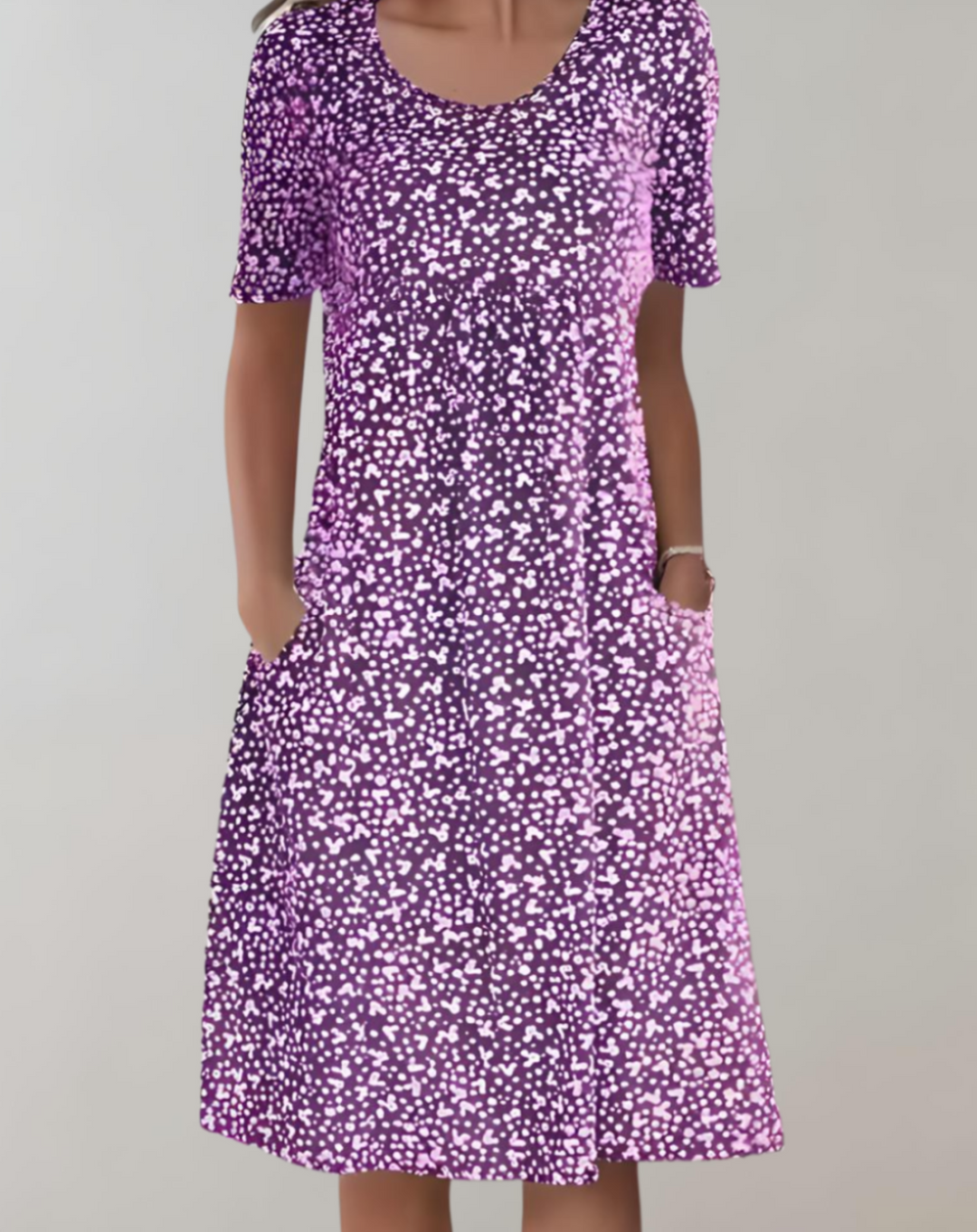 "Robe d'été légère femmes, encolure en V, coupe fluide, idéale pour les journées chaudes, style décontracté et élégant."