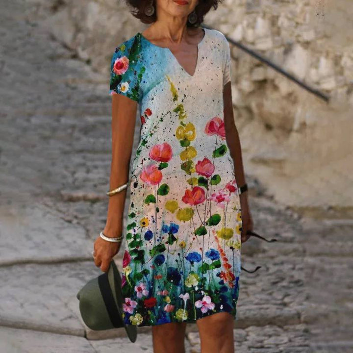 Robe d'été légère pour femme, imprimé floral coloré, tissu fluide, élégante pour journées chaudes et occasions décontractées.