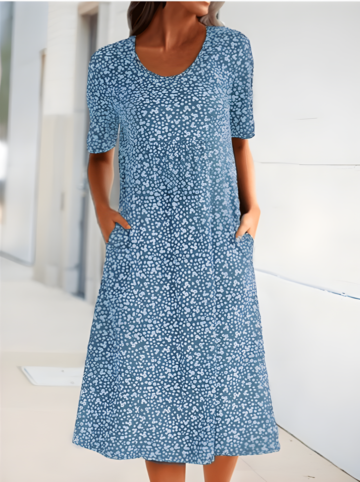 "Robe d'été légère Sophie, élégante avec tissu respirant, design moderne, idéale pour sorties estivales décontractées."
