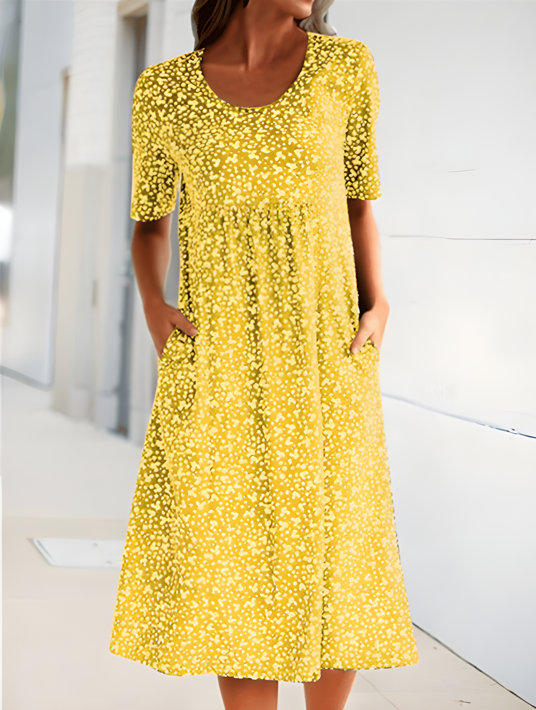 "Robe d'été légère Sophie, élégante avec tissu respirant, design moderne, idéale pour sorties estivales décontractées."