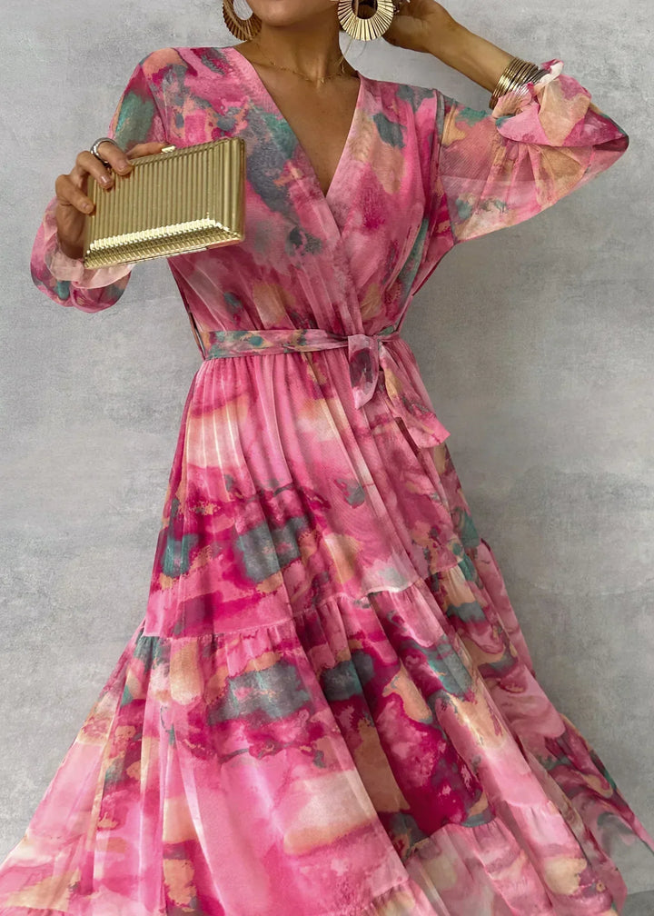 "Robe d'été maxi pour femme avec imprimé floral délicat, style élégant et frais, idéale pour les journées ensoleillées."
