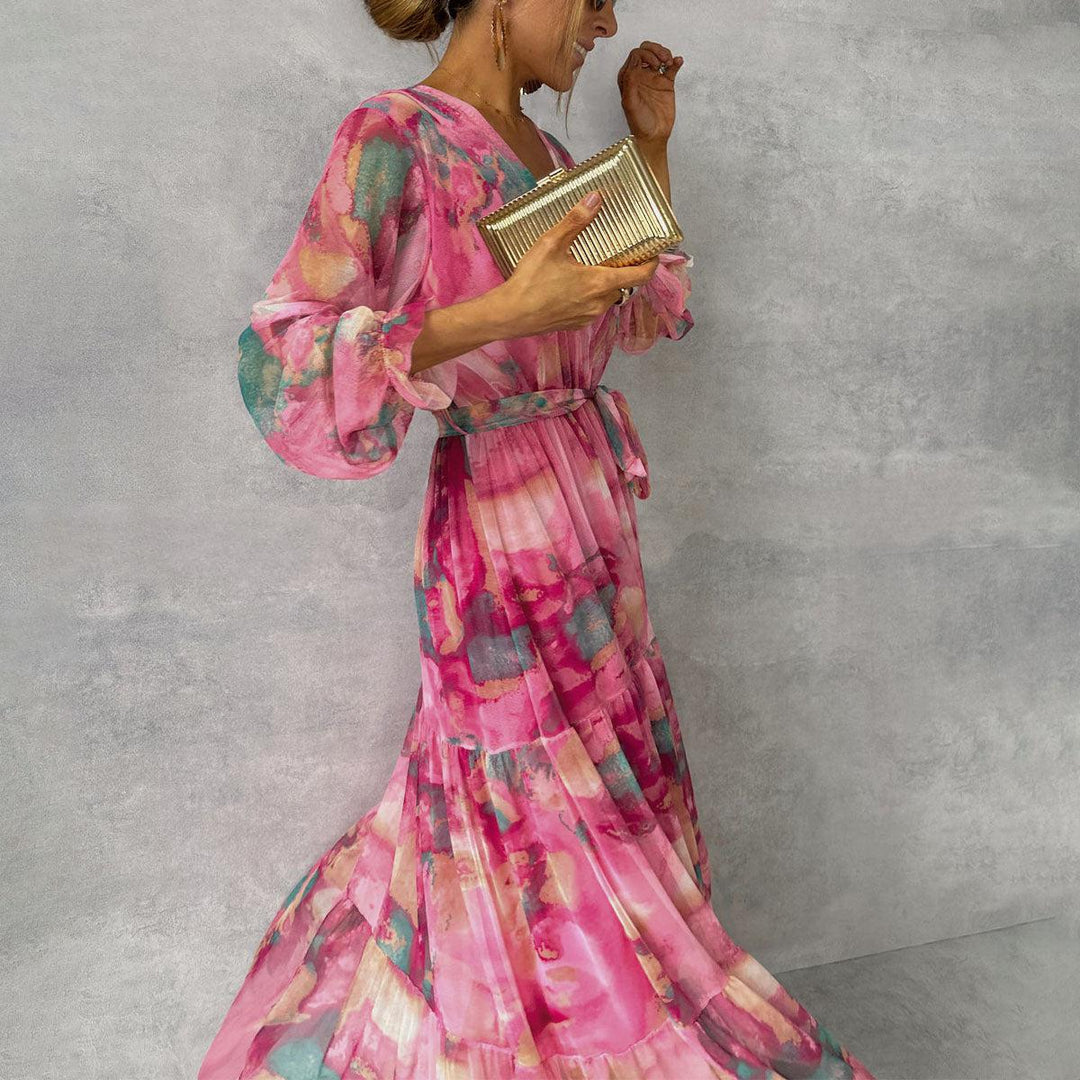 "Robe d'été maxi pour femme avec imprimé floral délicat, style élégant et frais, idéale pour les journées ensoleillées."