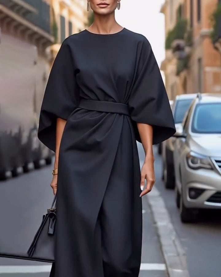 "Robe élégante avec manches lanternes chic et ceinture, idéale pour un look féminin et moderne lors d'occasions spéciales."