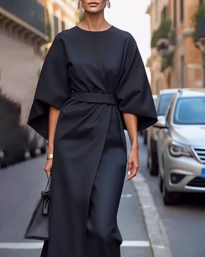 "Robe élégante avec manches lanternes chic et ceinture, idéale pour un look féminin et moderne lors d'occasions spéciales."