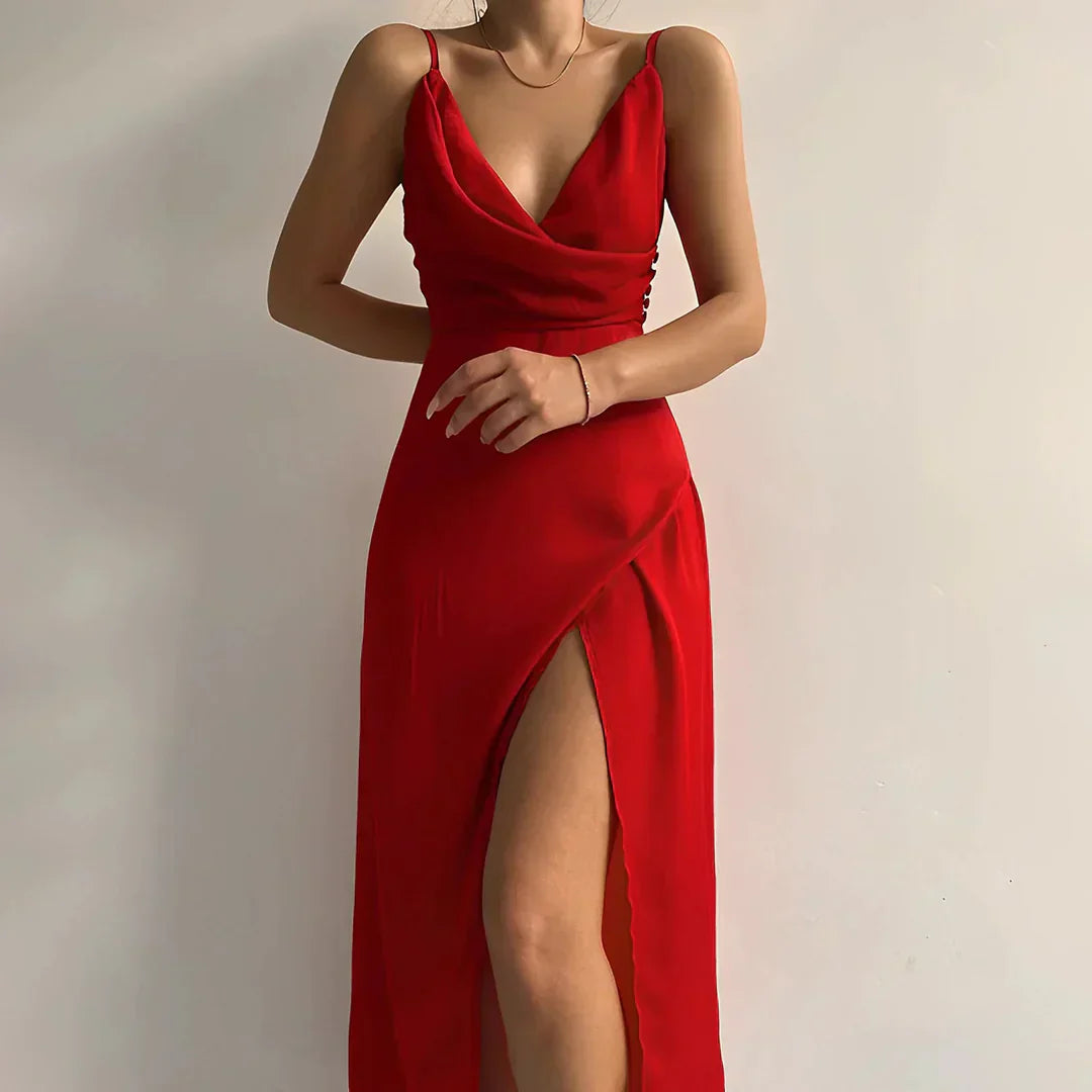 "Robe élégante femme rouge estival, design chic, détails raffinés, idéale pour printemps et été, soulignant silhouette."