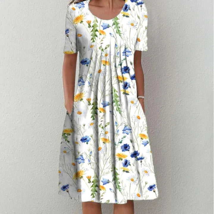Robe élégante Margaux avec motifs floraux et à pois, chic et polyvalente pour femmes, coloris bleu marine et noir.