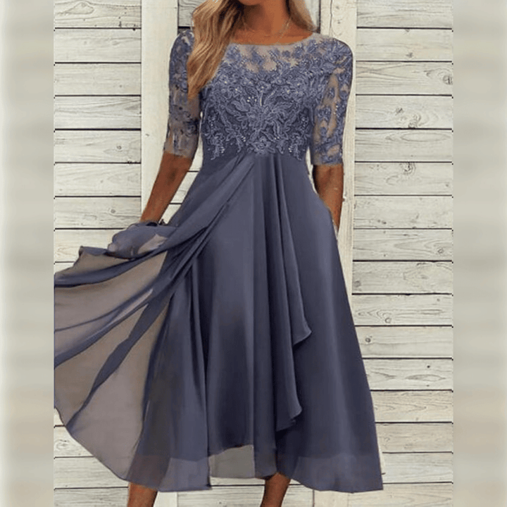 "Robe élégante pour occasions spéciales, design moderne, multiple coloris, coupe flatteuse, idéale pour mariages."