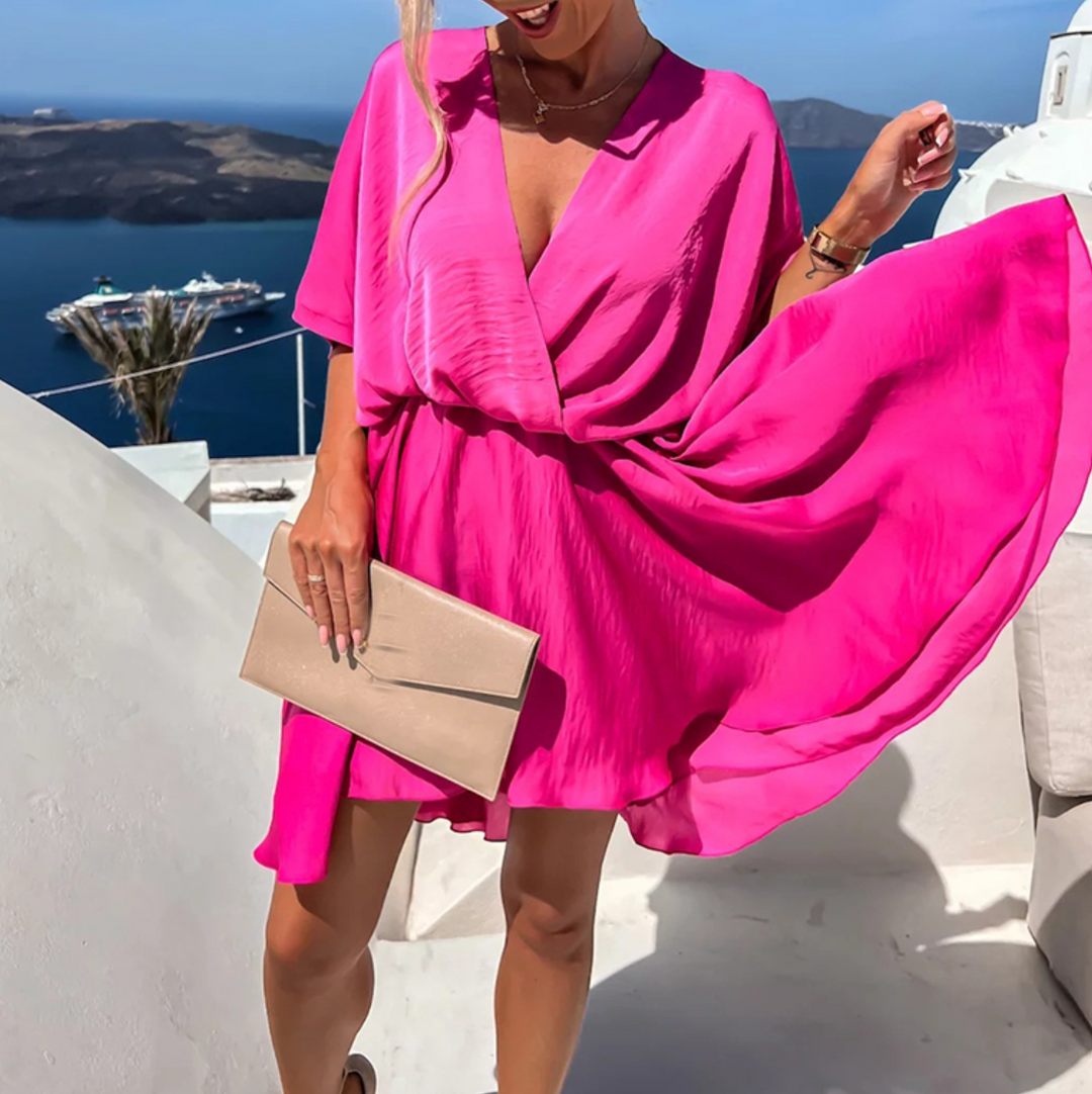 "Robe élégante rose pour femme, design chic, détails subtils, coupe flatteuse, parfaite pour toute occasion."