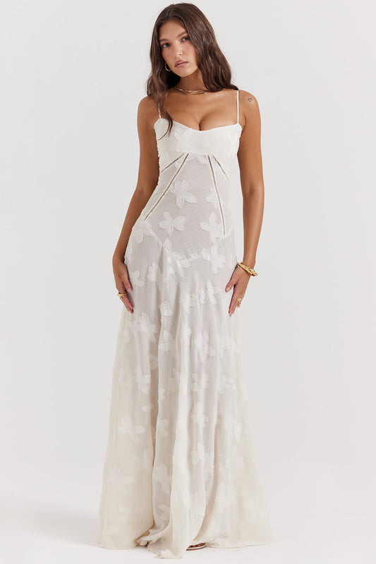 Robe élégante Ruth en tissu haut de gamme, coupe flatteuse, couleur sobre, idéale pour événements formels et décontractés.