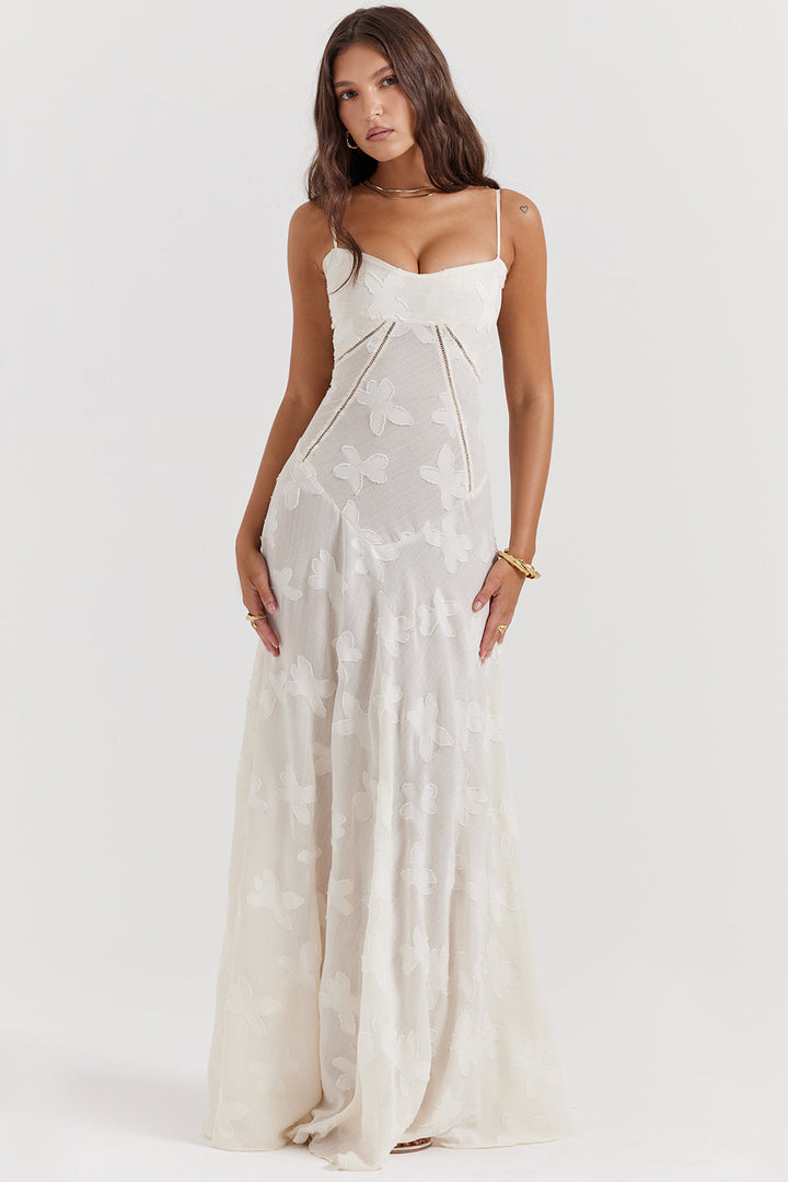 Robe élégante Ruth en tissu haut de gamme, coupe flatteuse, couleur sobre, idéale pour événements formels et décontractés.