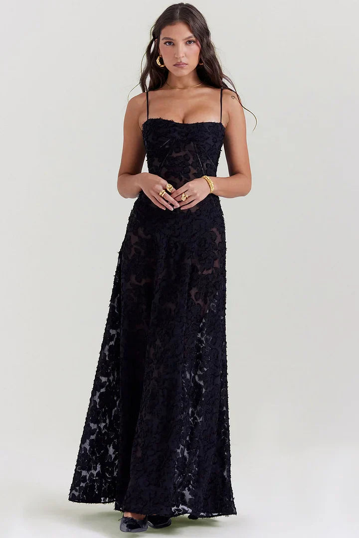 Robe élégante Ruth en tissu haut de gamme, coupe flatteuse, couleur sobre, idéale pour événements formels et décontractés.