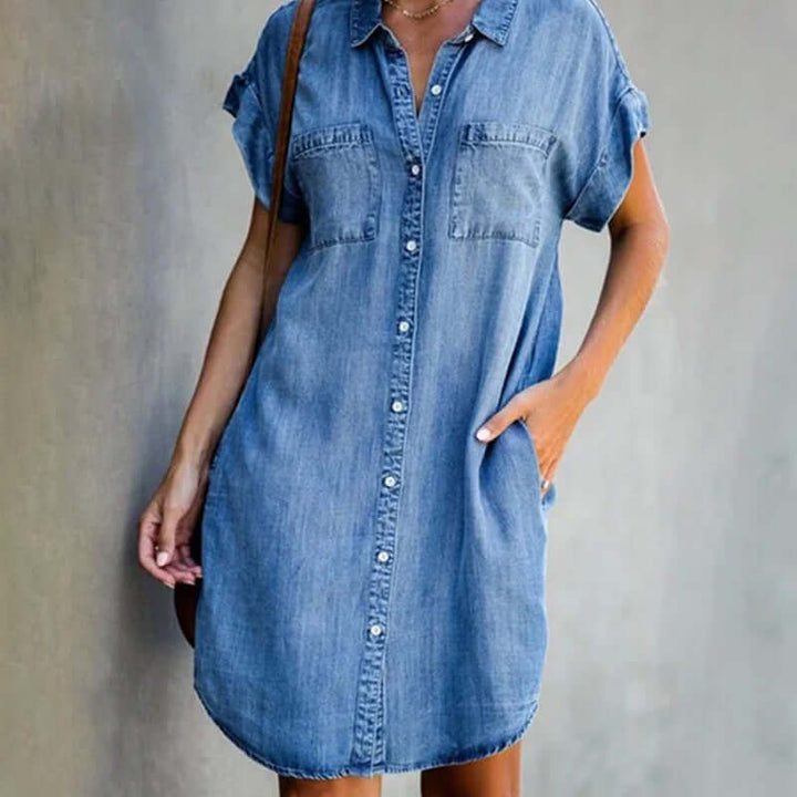 Robe en jean Valérie pour femme, coupe flatteuse en denim doux, style chic et confort quotidien, couleur bleu denim.