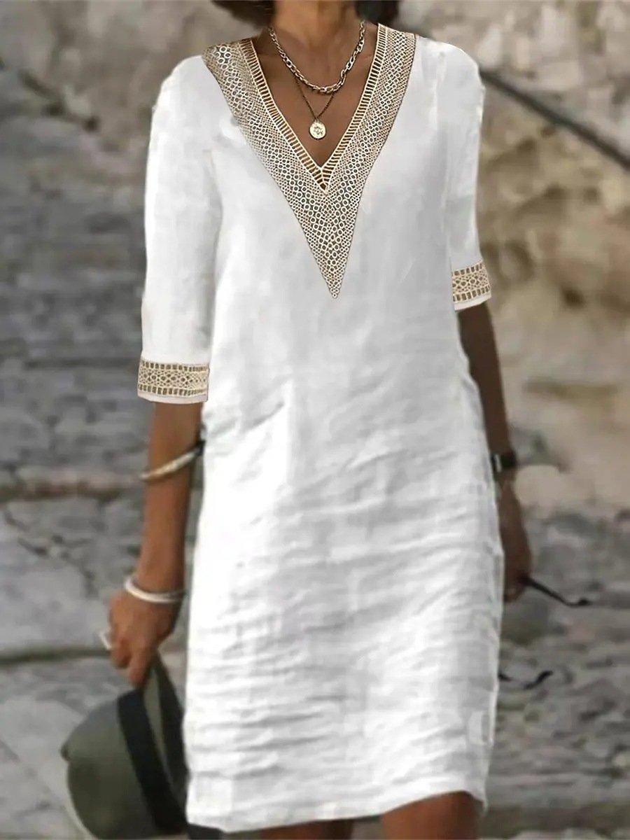 "Robe en lin avec col V en dentelle, élégante et décontractée, idéale pour l'été, manches 3/4, coupe ample, confort chic."