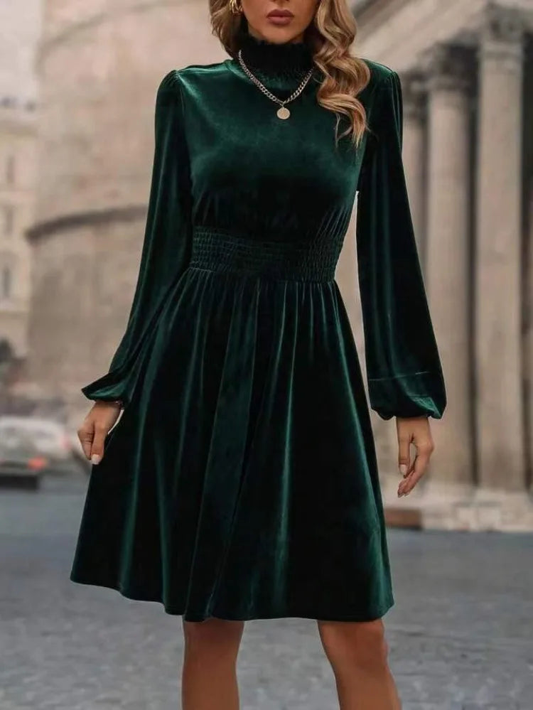 "Robe en velours élégante sans manches, longueur au genou, couleur bourgogne, style chic pour femme"