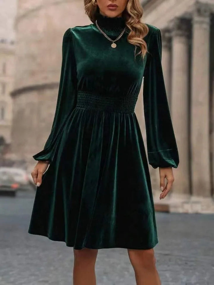 "Robe en velours élégante sans manches, longueur au genou, couleur bourgogne, style chic pour femme"