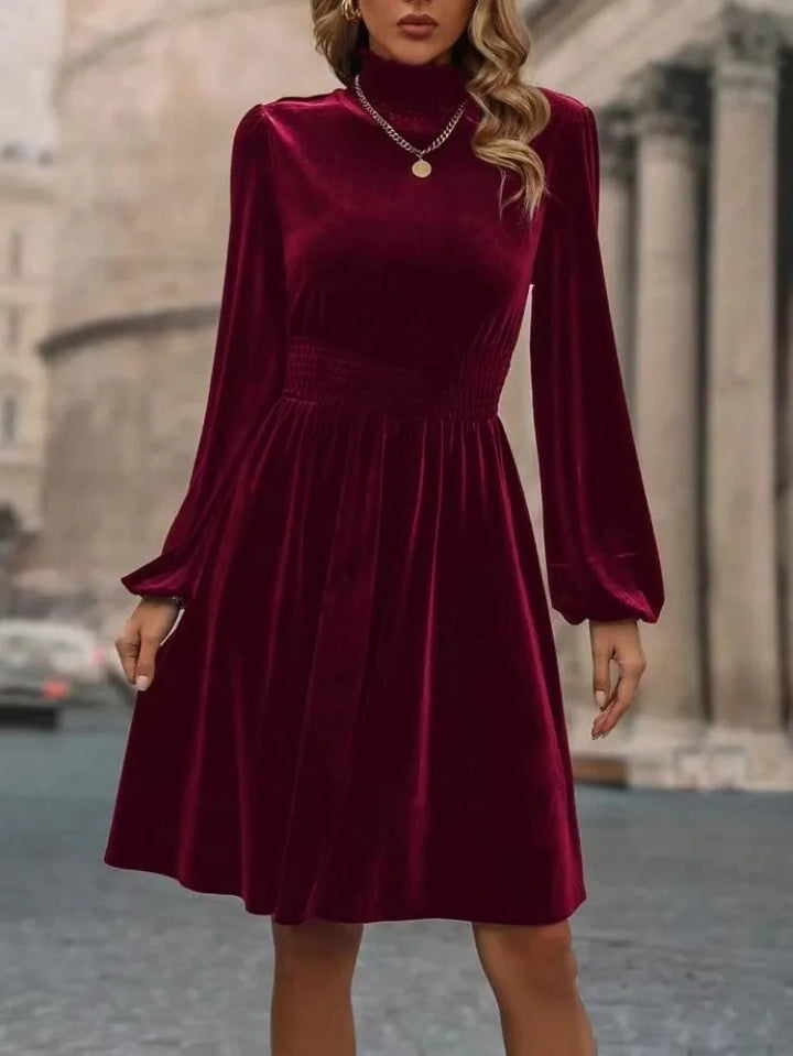 "Robe en velours élégante sans manches, longueur au genou, couleur bourgogne, style chic pour femme"