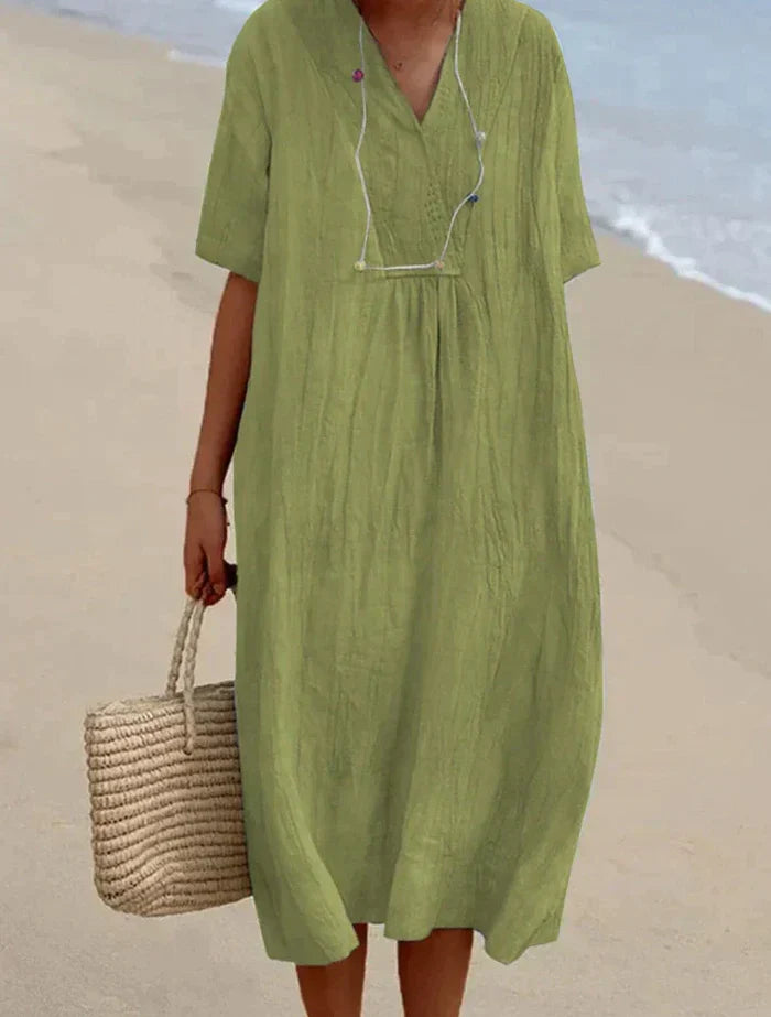 "Robe estivale en lin et coton, coupe ample et décontractée, idéale pour les journées chaudes, style vacances décontracté."