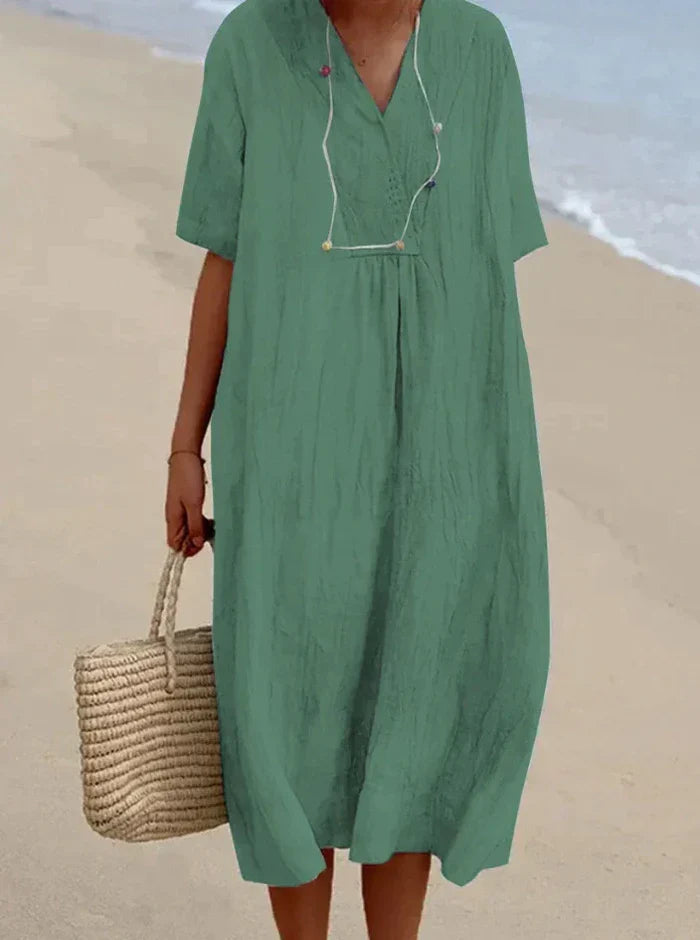 "Robe estivale en lin et coton, coupe ample et décontractée, idéale pour les journées chaudes, style vacances décontracté."
