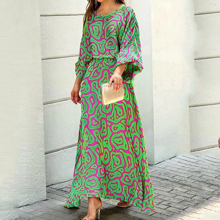 "Robe été femme élégante, midi, tissu léger, style épuré, couleur vive, idéale journées chaudes, confort et sophistication."