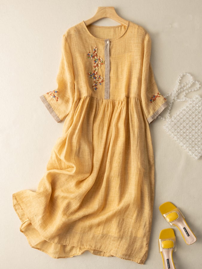 "Robe ethnique femme en coton et lin avec broderies fines, coupe ample, élégante et bohème."