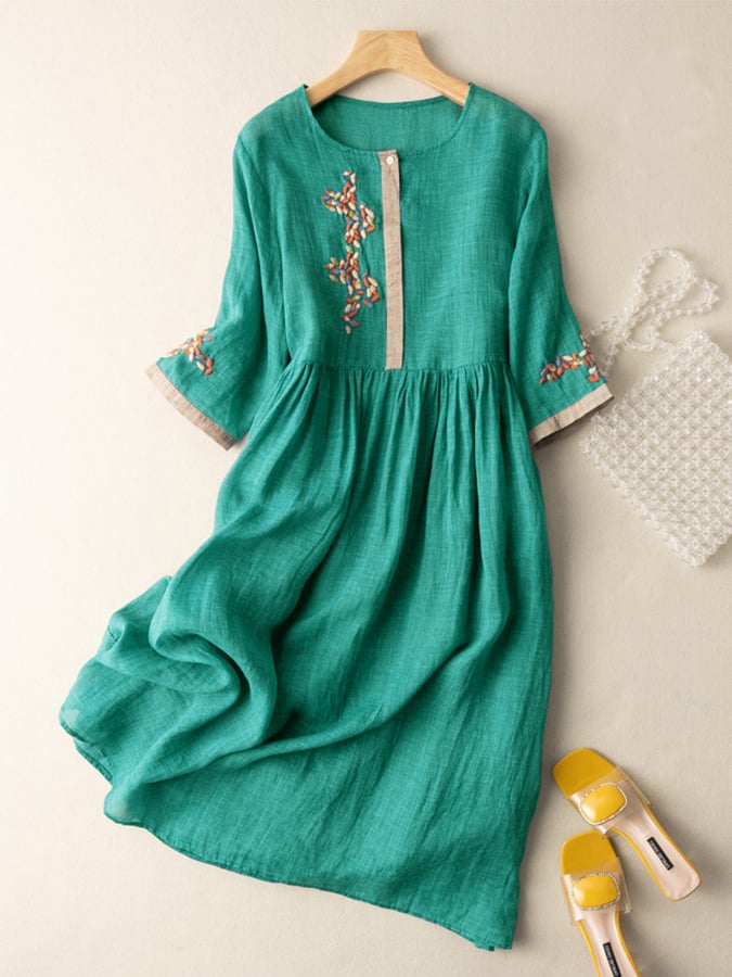 "Robe ethnique femme en coton et lin avec broderies fines, coupe ample, élégante et bohème."