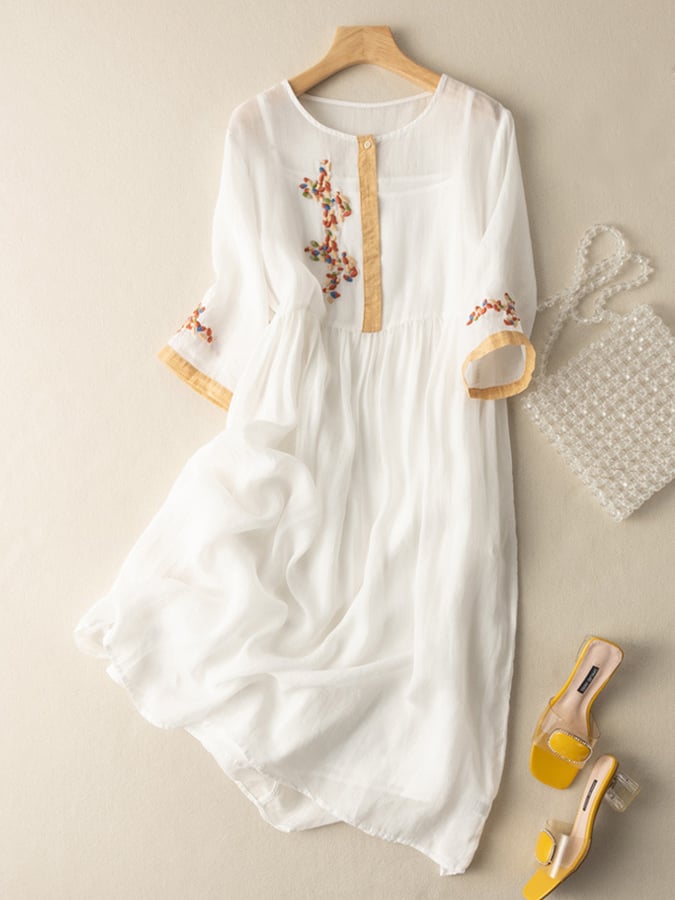 "Robe ethnique femme en coton et lin avec broderies fines, coupe ample, élégante et bohème."