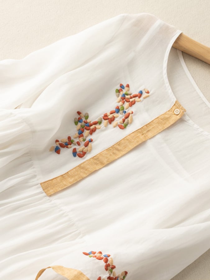"Robe ethnique femme en coton et lin avec broderies fines, coupe ample, élégante et bohème."