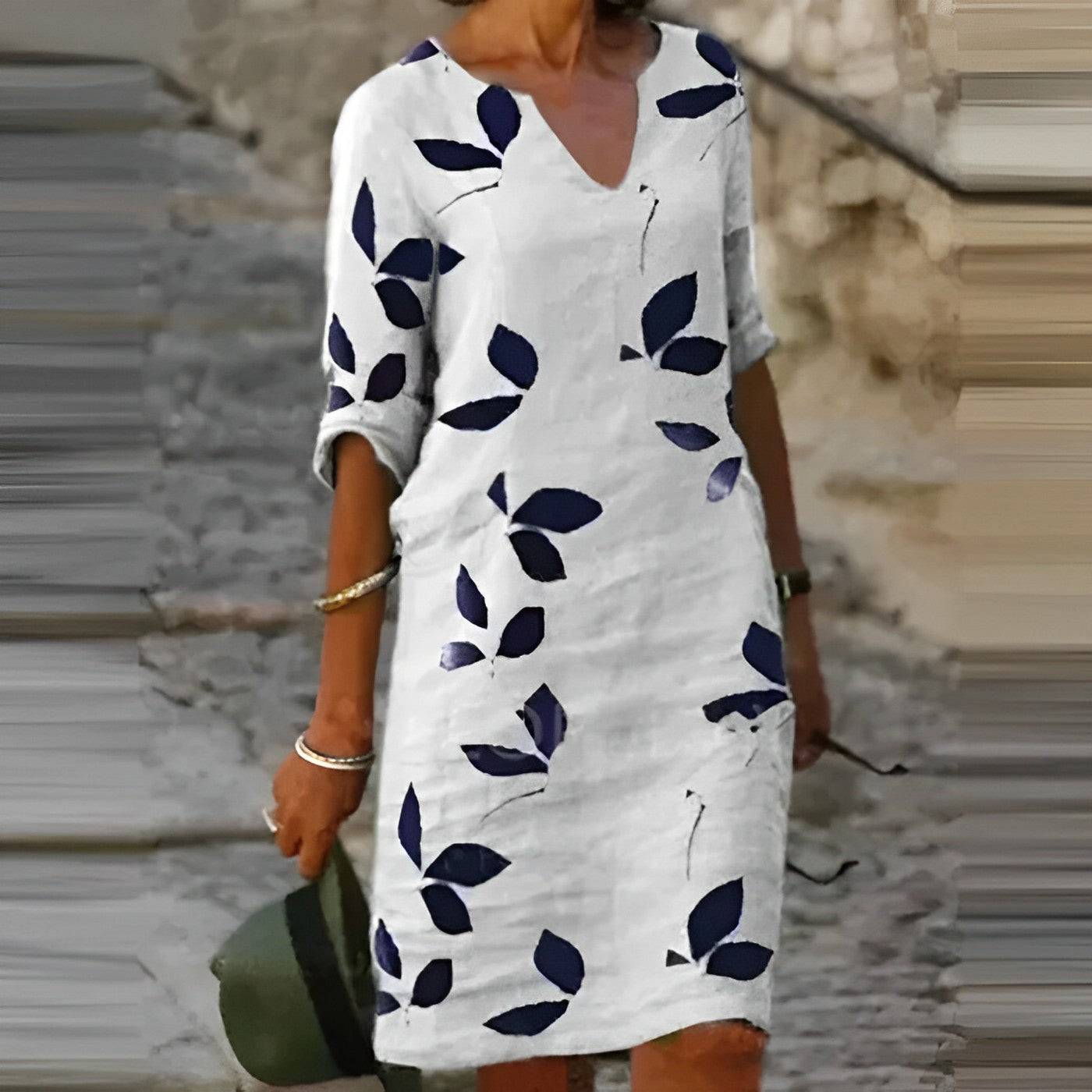 Robe féminine élégante et polyvalente, coupe flatteuse, détails soignés, parfaite pour événements formels et tenues quotidien