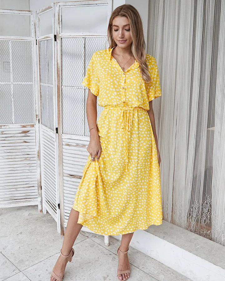 "Robe féminine imprimé léopard, élégante et audacieuse, matière délicate, silhouette flatteuse pour occasions spéciales."