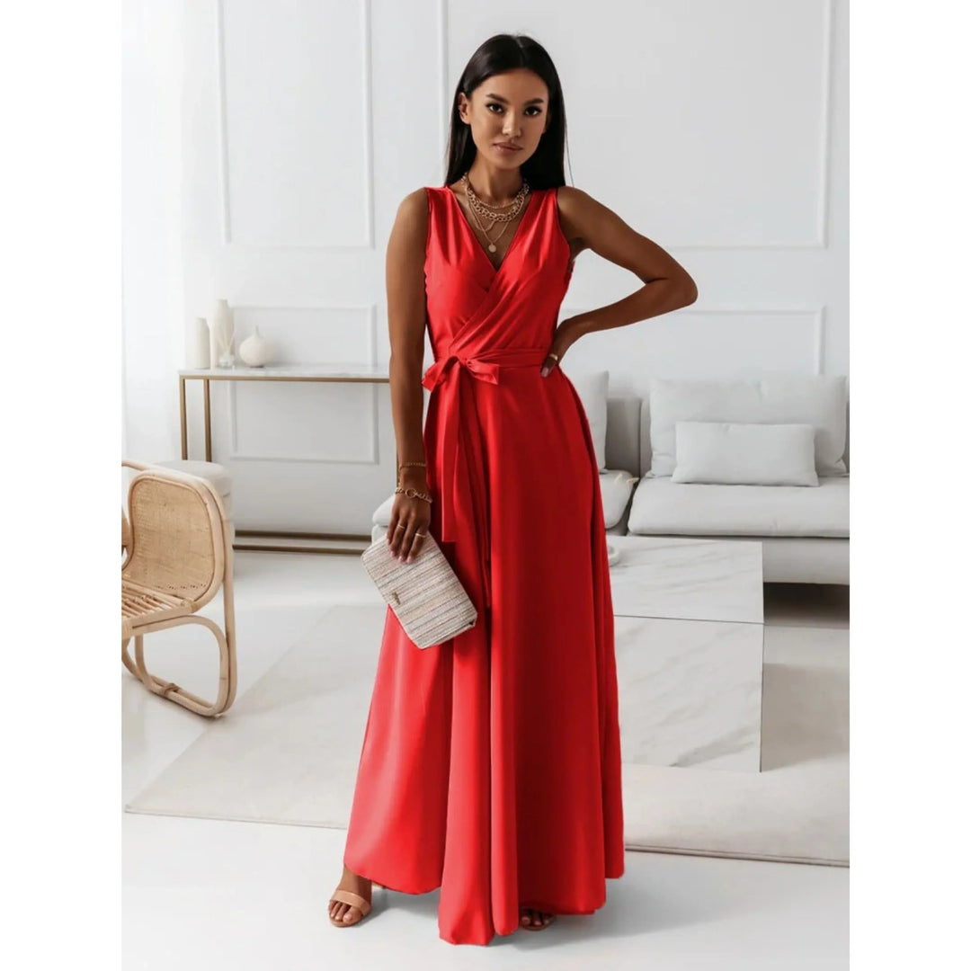 "Robe femme col V élégante, tissu respirant, coupe ajustée avec plis soignés, idéal pour toutes occasions."