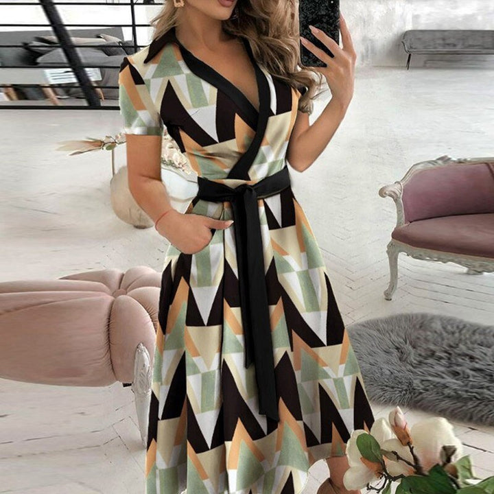 Robe femme en coton, taille cintrée, couleur unie, style classique et élégant pour toutes occasions.