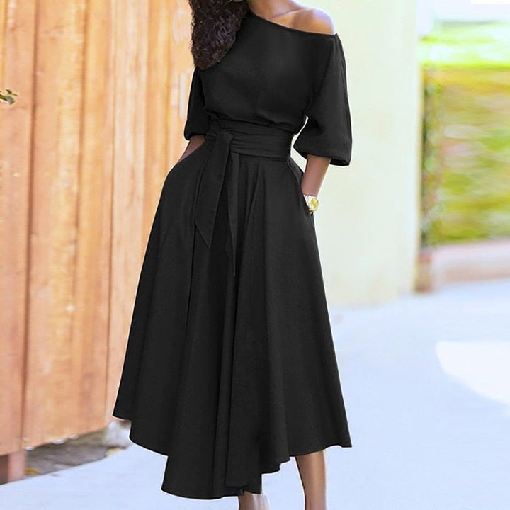 Robe femme en coton, taille cintrée, couleur unie, style classique et élégant pour toutes occasions.