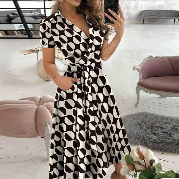 Robe femme en coton, taille cintrée, couleur unie, style classique et élégant pour toutes occasions.