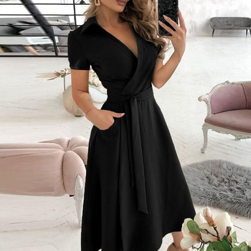 Robe femme en coton, taille cintrée, couleur unie, style classique et élégant pour toutes occasions.