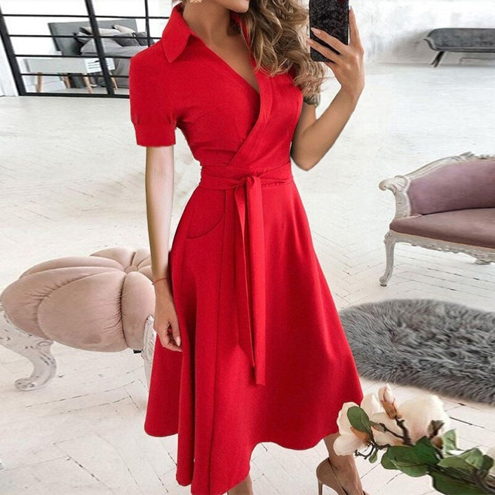 Robe femme en coton, taille cintrée, couleur unie, style classique et élégant pour toutes occasions.