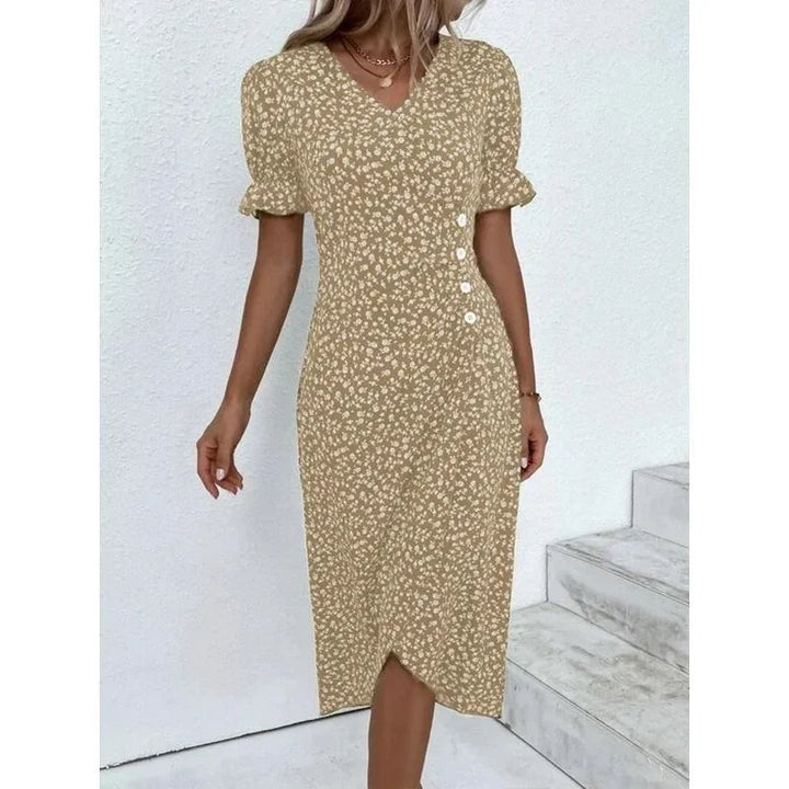 "Robe Isabelle fleurie élégante, motifs floraux colorés, manche courte, coupe ajustée féminine, idéale bureau ou soirée."