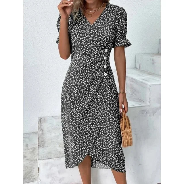 "Robe Isabelle fleurie élégante, motifs floraux colorés, manche courte, coupe ajustée féminine, idéale bureau ou soirée."