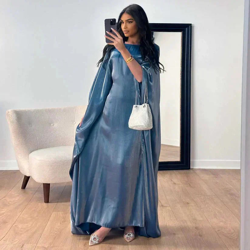 Robe longue abaya élégante Alina fluide, manches longues, tissu doux, détails raffinés pour occasions spéciales.