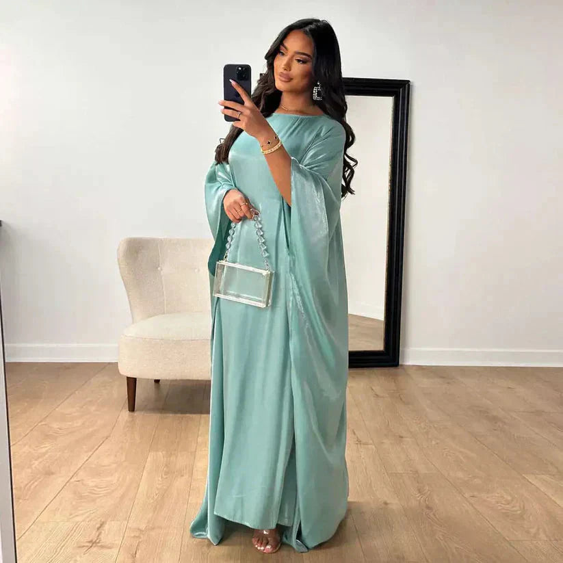 Robe longue abaya élégante Alina fluide, manches longues, tissu doux, détails raffinés pour occasions spéciales.