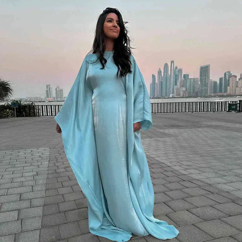Robe longue abaya élégante Alina fluide, manches longues, tissu doux, détails raffinés pour occasions spéciales.