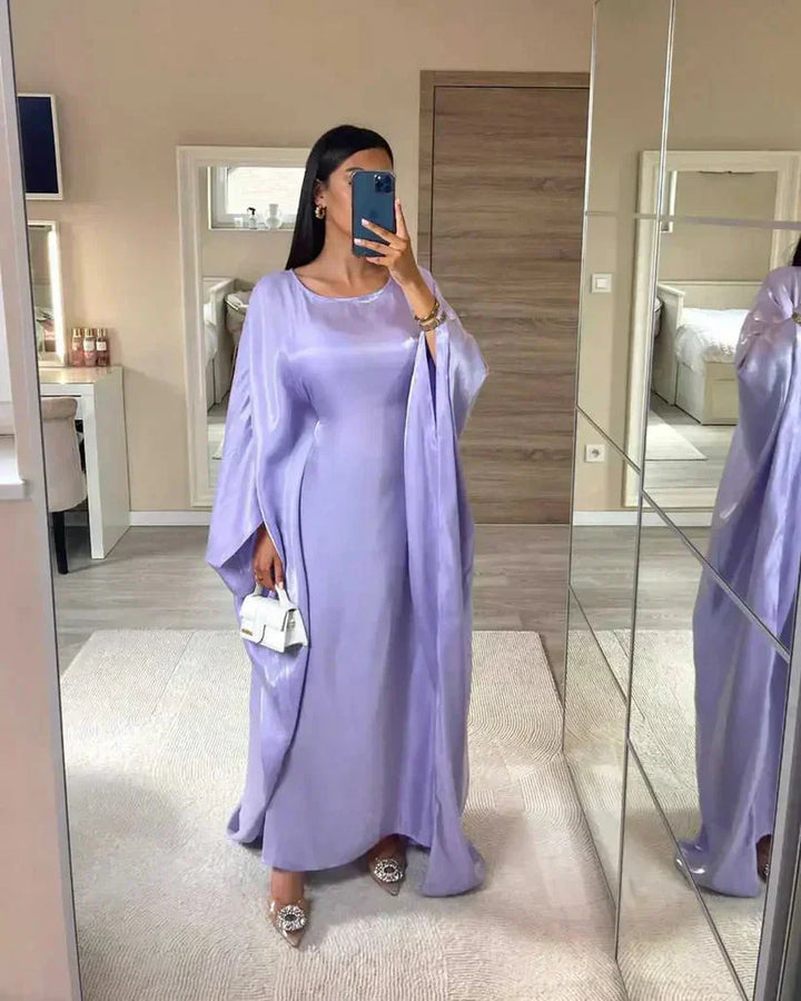 Robe longue abaya élégante Alina fluide, manches longues, tissu doux, détails raffinés pour occasions spéciales.